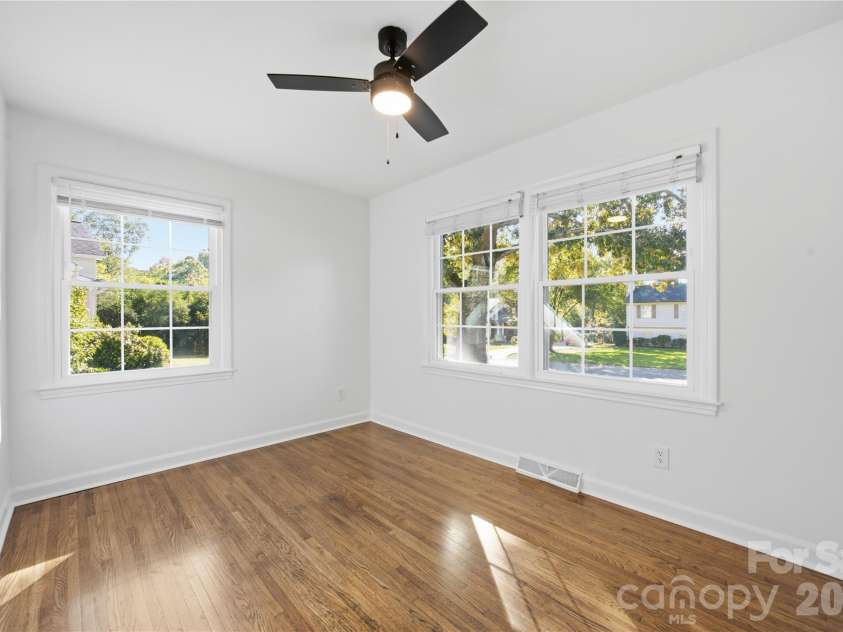 4809 Walden Court, Charlotte, NC 28210.  MLS# CAR4436097, YatesRealty ID 37220. 