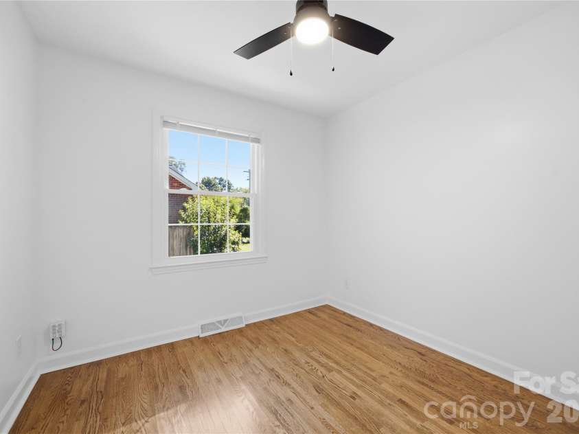 4809 Walden Court, Charlotte, NC 28210.  MLS# CAR4436097, YatesRealty ID 37220. 