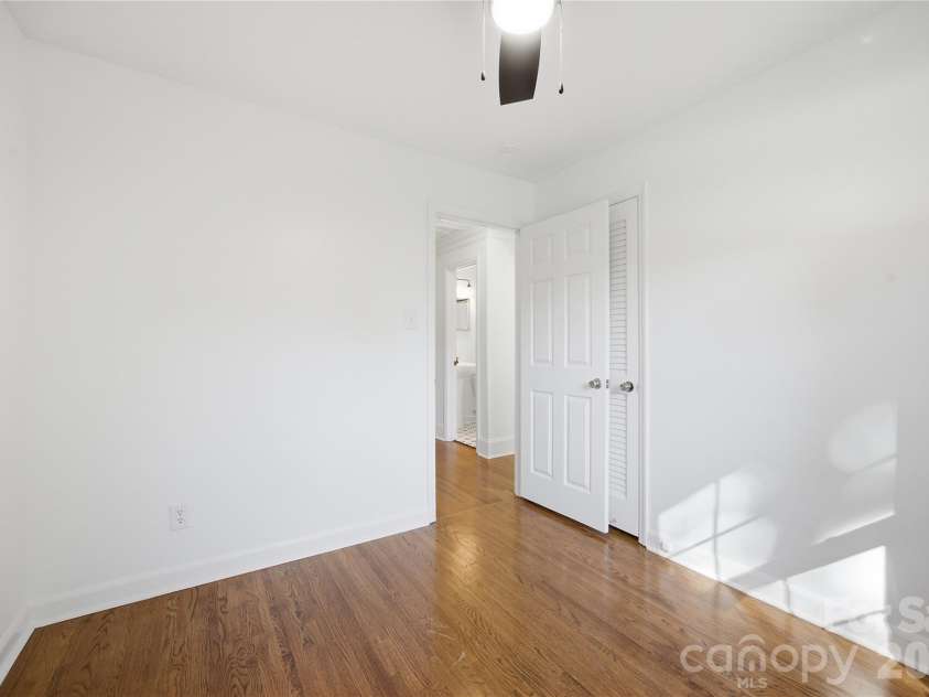 4809 Walden Court, Charlotte, NC 28210.  MLS# CAR4436097, YatesRealty ID 37220. 