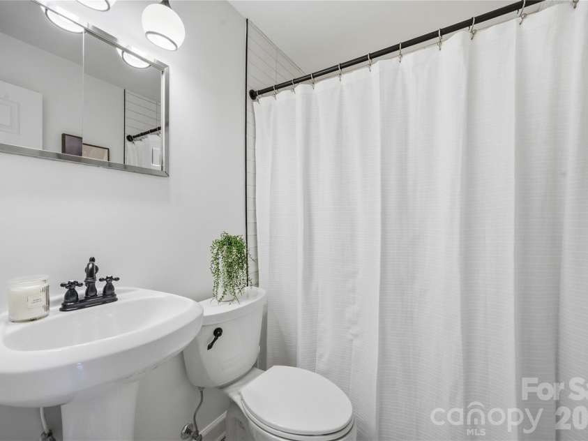 4809 Walden Court, Charlotte, NC 28210.  MLS# CAR4436097, YatesRealty ID 37220. 