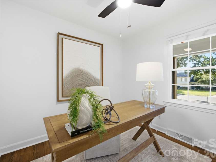 4809 Walden Court, Charlotte, NC 28210.  MLS# CAR4436097, YatesRealty ID 37220. 