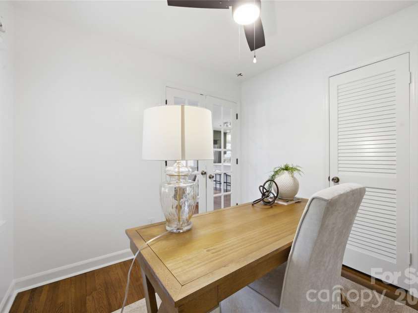4809 Walden Court, Charlotte, NC 28210.  MLS# CAR4436097, YatesRealty ID 37220. 