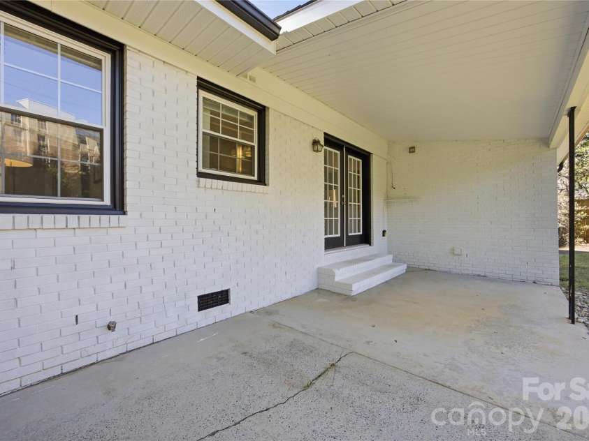 4809 Walden Court, Charlotte, NC 28210.  MLS# CAR4436097, YatesRealty ID 37220. 