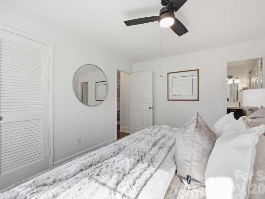 4809 Walden Court, Charlotte, NC 28210.  MLS# CAR4436097, YatesRealty ID 37220. 