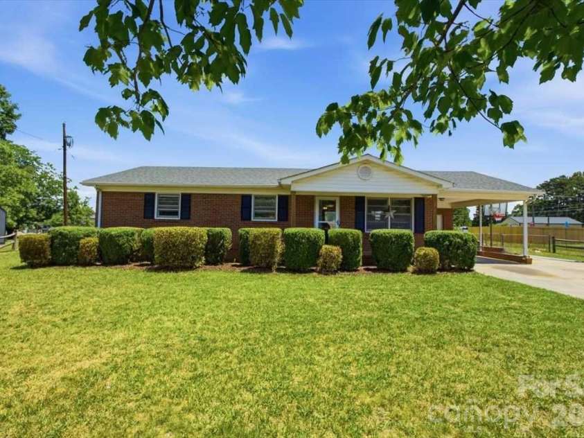 990 Colonial Drive, China Grove, NC 28023.  MLS# CAR4404839, YatesRealty ID 37224. 