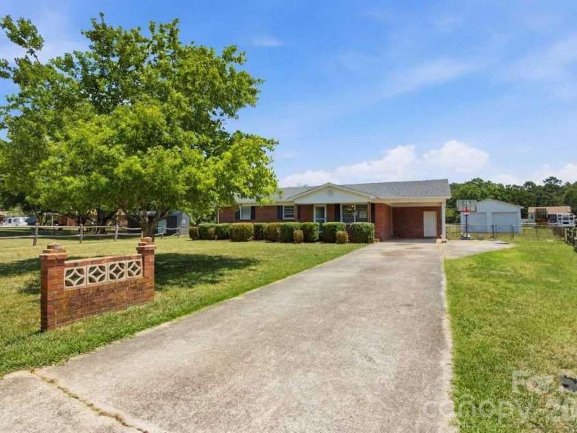 990 Colonial Drive, China Grove, NC 28023.  MLS# CAR4404839, YatesRealty ID 37224. 