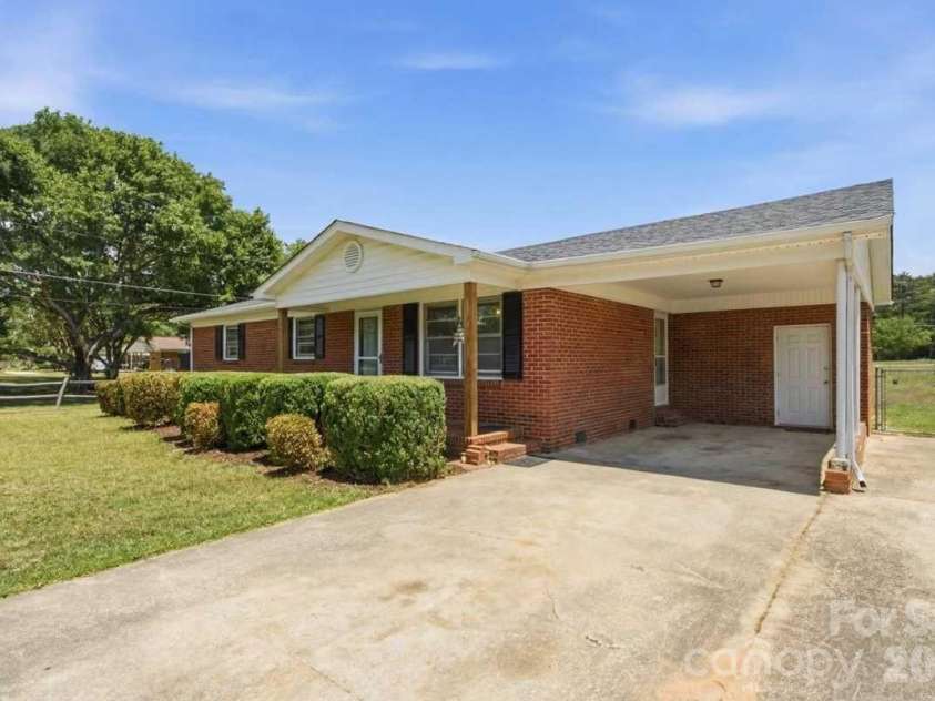 990 Colonial Drive, China Grove, NC 28023.  MLS# CAR4404839, YatesRealty ID 37224. 