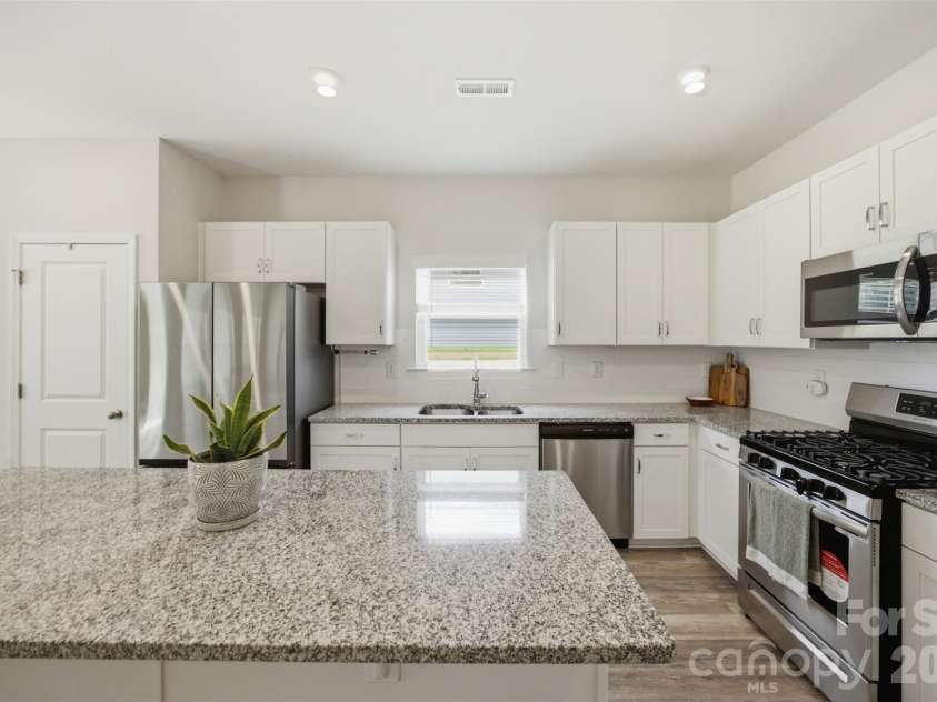 2943 Parkwest Drive, Albemarle, NC 28001.  MLS# CAR4404835, YatesRealty ID 37227. Gorgeous Kitchen