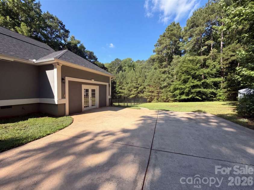 502 Live Oaks Court, Fort Mill, SC 29715.  MLS# CAR4404924, YatesRealty ID 37229. 