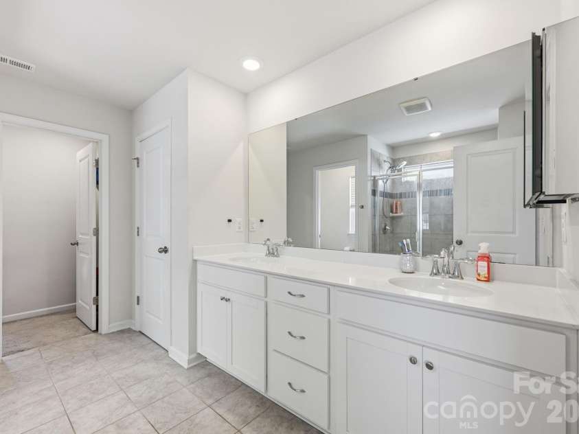 328 Kennerly Center Drive, Mooresville, NC 28115.  MLS# CAR4404811, YatesRealty ID 37231. Primary Bath