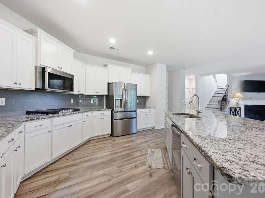 328 Kennerly Center Drive, Mooresville, NC 28115.  MLS# CAR4404811, YatesRealty ID 37231. Spacious Kitchen