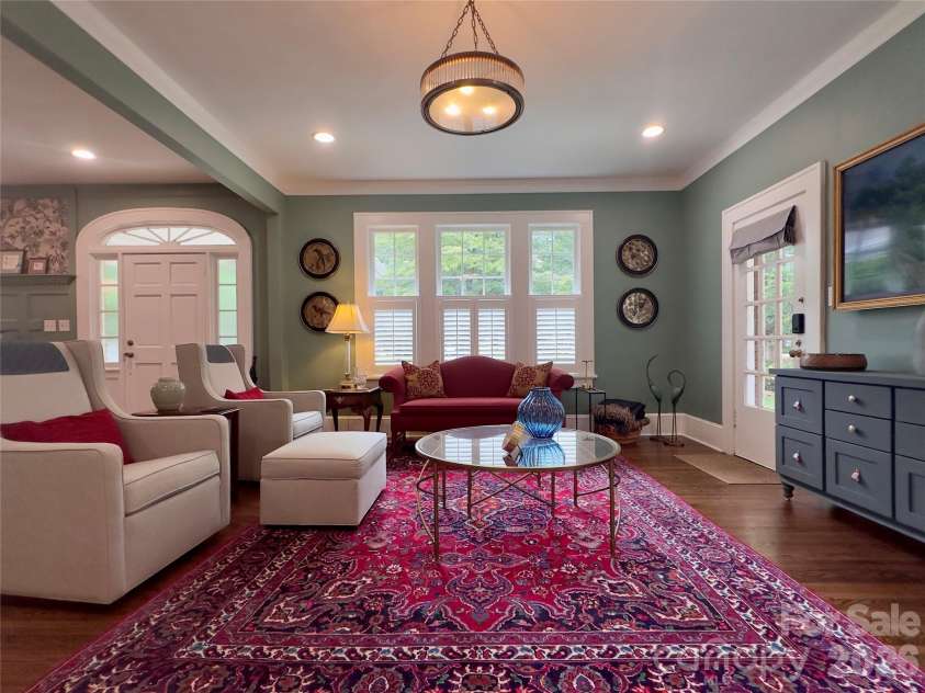 2021 Dilworth Road, Charlotte, NC 28203.  MLS# CAR4402943, YatesRealty ID 37238. 