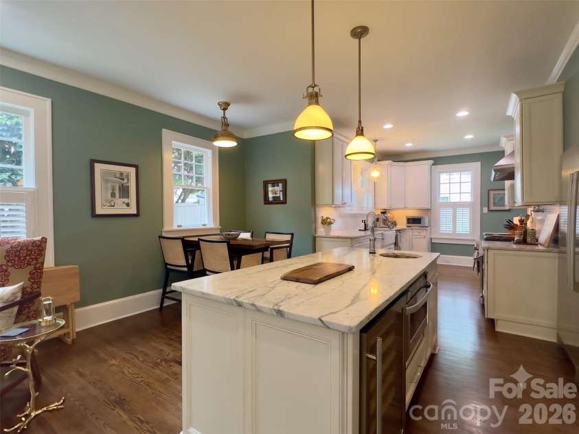 2021 Dilworth Road, Charlotte, NC 28203.  MLS# CAR4402943, YatesRealty ID 37238. 