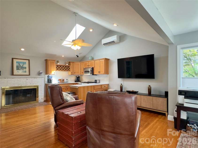 2021 Dilworth Road, Charlotte, NC 28203.  MLS# CAR4402943, YatesRealty ID 37238. 