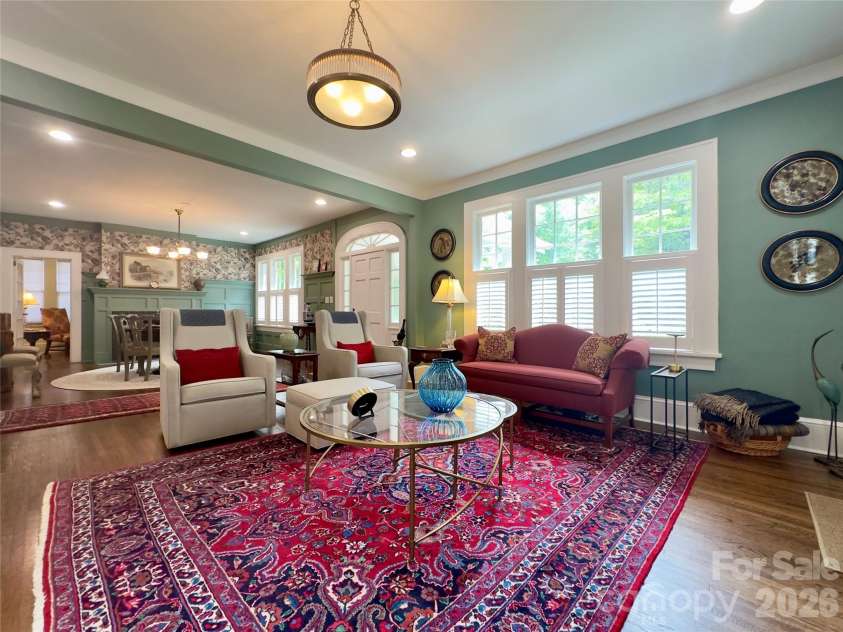 2021 Dilworth Road, Charlotte, NC 28203.  MLS# CAR4402943, YatesRealty ID 37238. 