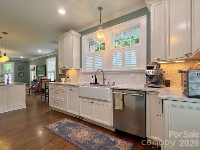 2021 Dilworth Road, Charlotte, NC 28203.  MLS# CAR4402943, YatesRealty ID 37238. 