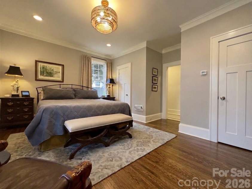 2021 Dilworth Road, Charlotte, NC 28203.  MLS# CAR4402943, YatesRealty ID 37238. 