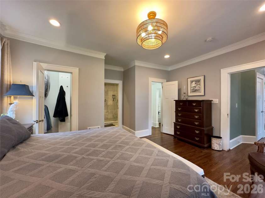 2021 Dilworth Road, Charlotte, NC 28203.  MLS# CAR4402943, YatesRealty ID 37238. 