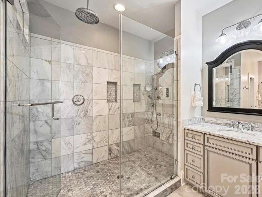 2021 Dilworth Road, Charlotte, NC 28203.  MLS# CAR4402943, YatesRealty ID 37238. 