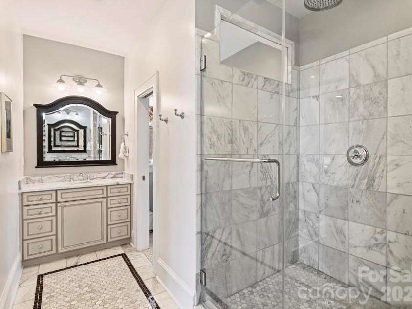 2021 Dilworth Road, Charlotte, NC 28203.  MLS# CAR4402943, YatesRealty ID 37238. 