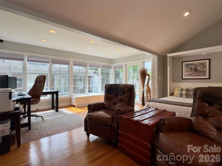 2021 Dilworth Road, Charlotte, NC 28203.  MLS# CAR4402943, YatesRealty ID 37238. 