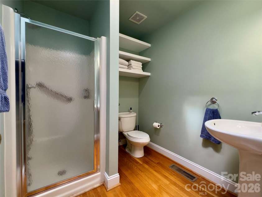 2021 Dilworth Road, Charlotte, NC 28203.  MLS# CAR4402943, YatesRealty ID 37238. 