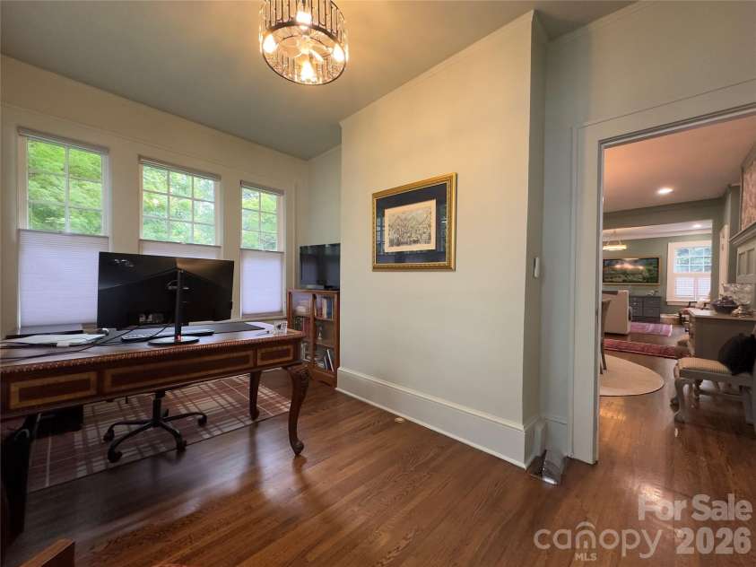 2021 Dilworth Road, Charlotte, NC 28203.  MLS# CAR4402943, YatesRealty ID 37238. 