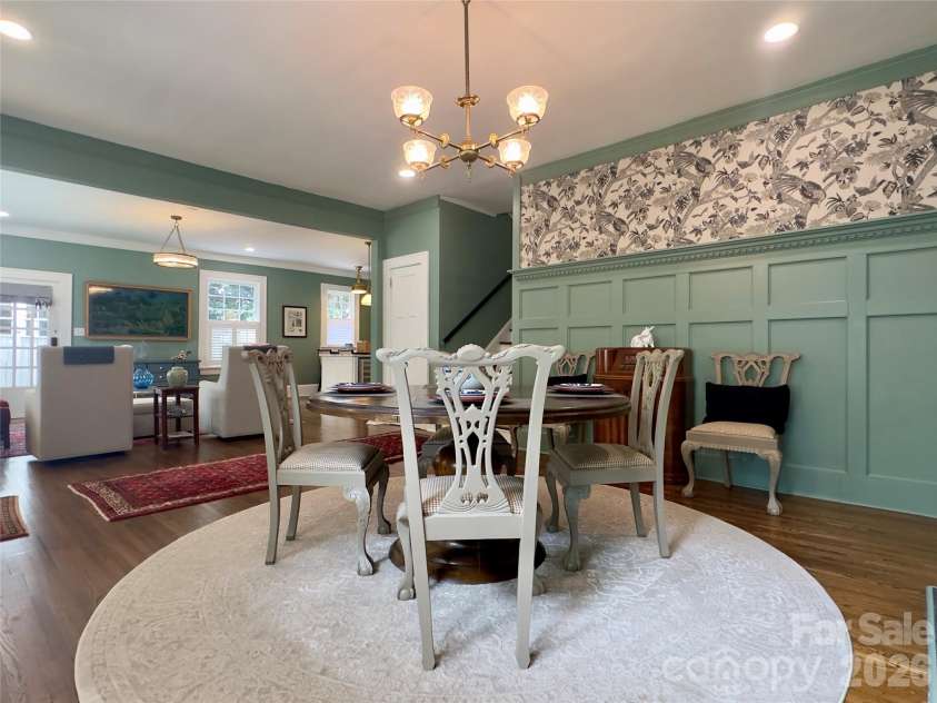 2021 Dilworth Road, Charlotte, NC 28203.  MLS# CAR4402943, YatesRealty ID 37238. 