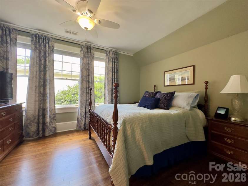 2021 Dilworth Road, Charlotte, NC 28203.  MLS# CAR4402943, YatesRealty ID 37238. 
