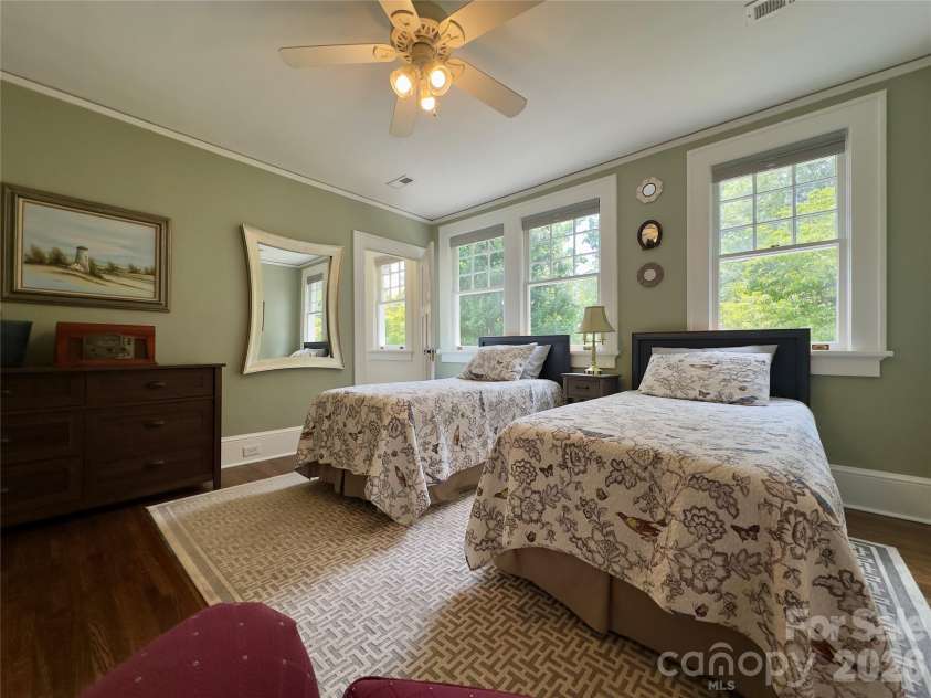 2021 Dilworth Road, Charlotte, NC 28203.  MLS# CAR4402943, YatesRealty ID 37238. 
