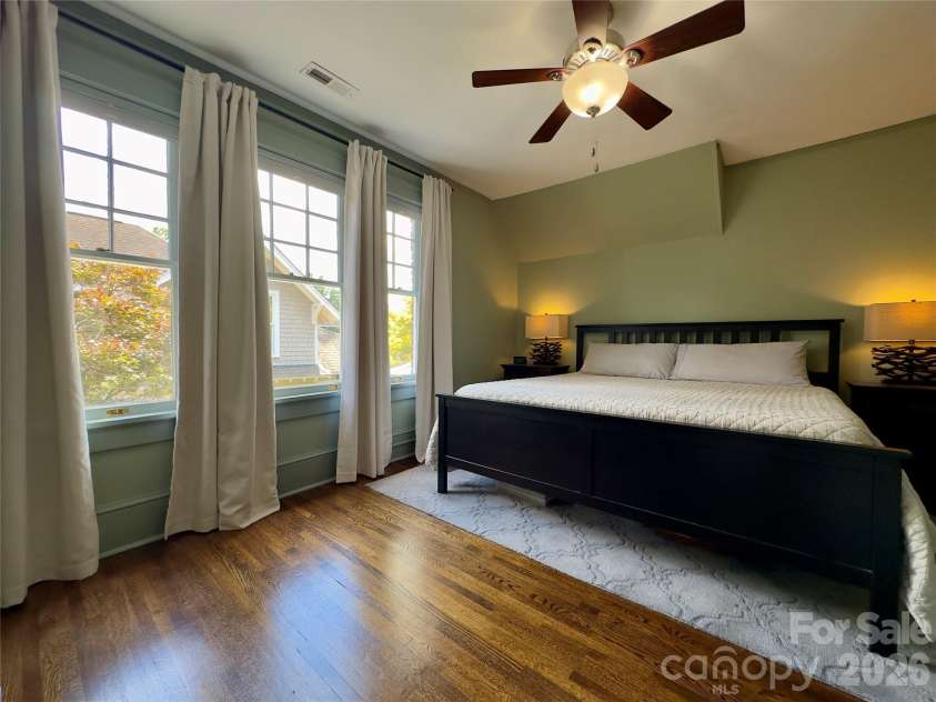 2021 Dilworth Road, Charlotte, NC 28203.  MLS# CAR4402943, YatesRealty ID 37238. 