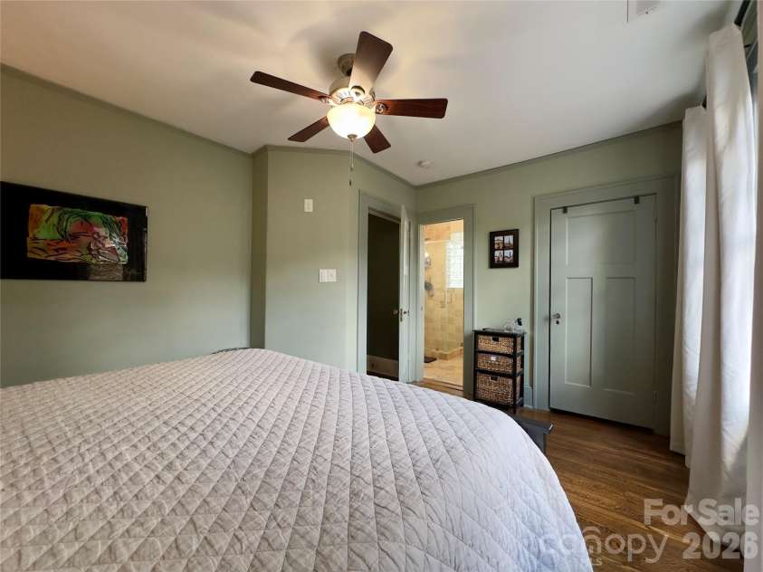2021 Dilworth Road, Charlotte, NC 28203.  MLS# CAR4402943, YatesRealty ID 37238. 