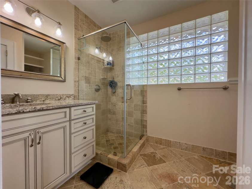 2021 Dilworth Road, Charlotte, NC 28203.  MLS# CAR4402943, YatesRealty ID 37238. 