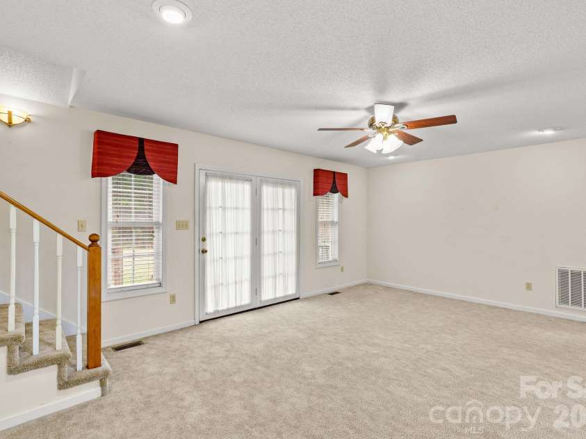 1082 Kingsway Drive, Salisbury, NC 28146.  MLS# CAR4335222, YatesRealty ID 3724. 