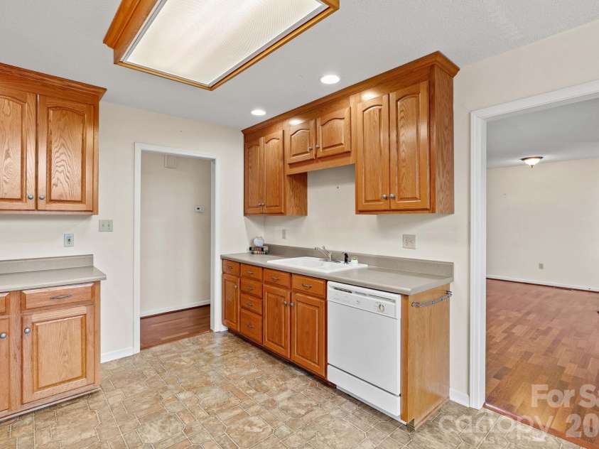 1082 Kingsway Drive, Salisbury, NC 28146.  MLS# CAR4335222, YatesRealty ID 3724. 