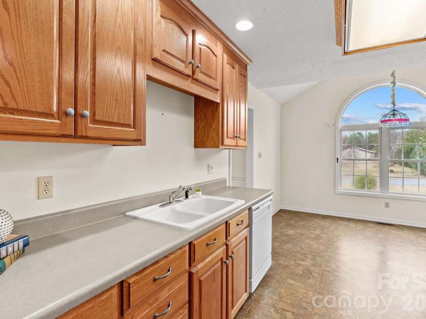1082 Kingsway Drive, Salisbury, NC 28146.  MLS# CAR4335222, YatesRealty ID 3724. 