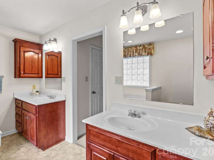 1082 Kingsway Drive, Salisbury, NC 28146.  MLS# CAR4335222, YatesRealty ID 3724. 