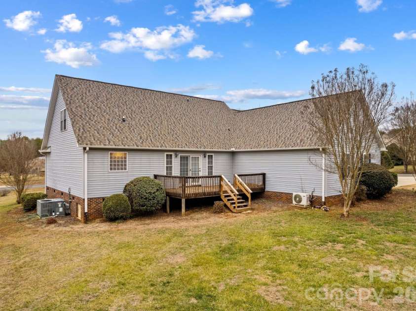 1082 Kingsway Drive, Salisbury, NC 28146.  MLS# CAR4335222, YatesRealty ID 3724. 