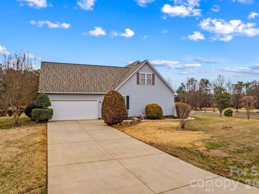 1082 Kingsway Drive, Salisbury, NC 28146.  MLS# CAR4335222, YatesRealty ID 3724. 
