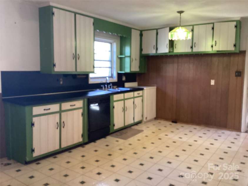 314 Little Street, Lincolnton, NC 28092.  MLS# CAR4222660, YatesRealty ID 3724. 