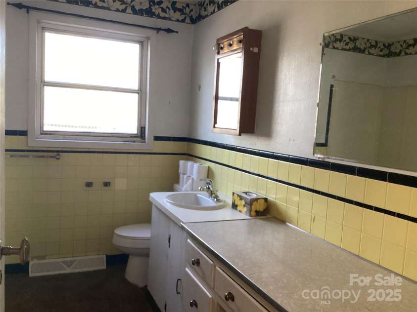 314 Little Street, Lincolnton, NC 28092.  MLS# CAR4222660, YatesRealty ID 3724. 