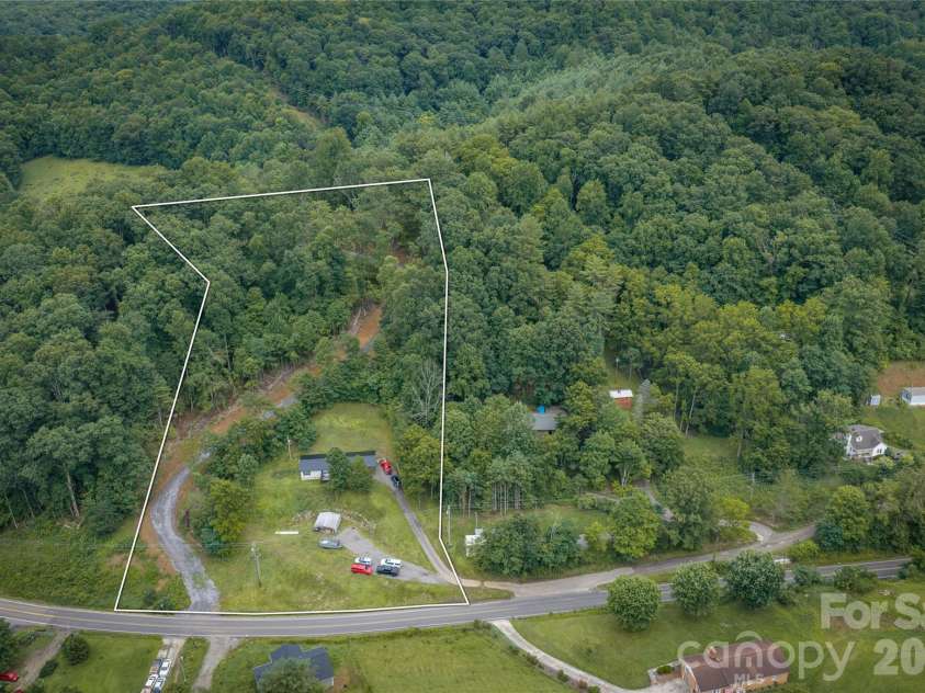 7 Wid Smith Road, Burnsville, NC 28714.  MLS# CAR4402087, YatesRealty ID 37241. Approximate Property Lines