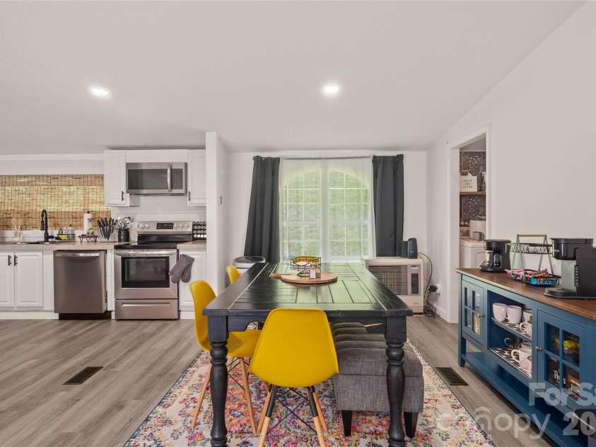 7 Wid Smith Road, Burnsville, NC 28714.  MLS# CAR4402087, YatesRealty ID 37241. Dining Room
