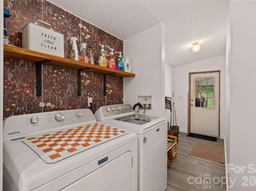 7 Wid Smith Road, Burnsville, NC 28714.  MLS# CAR4402087, YatesRealty ID 37241. Laundry