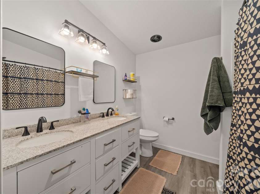 7 Wid Smith Road, Burnsville, NC 28714.  MLS# CAR4402087, YatesRealty ID 37241. Primary Bath