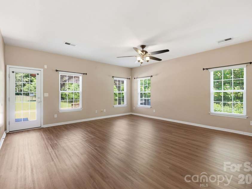 17026 Hugh Torance Parkway, Huntersville, NC 28078.  MLS# CAR4403398, YatesRealty ID 37242. Living Room