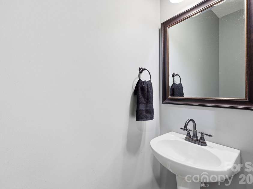 17026 Hugh Torance Parkway, Huntersville, NC 28078.  MLS# CAR4403398, YatesRealty ID 37242. Powder Room