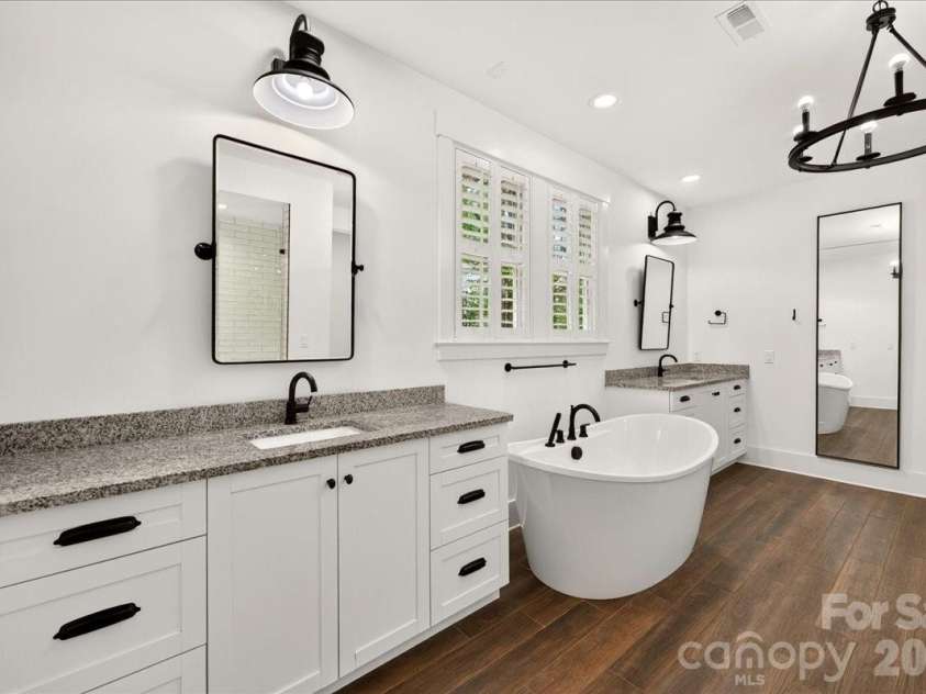 3142 Sherman Drive, Lancaster, SC 29720.  MLS# CAR4396723, YatesRealty ID 37243. Owners bath