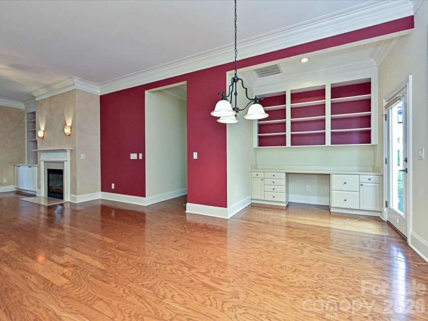 21816 Chapel Way, Cornelius, NC 28031.  MLS# CAR4400108, YatesRealty ID 37244. Large breakfast area off of the Kitchen