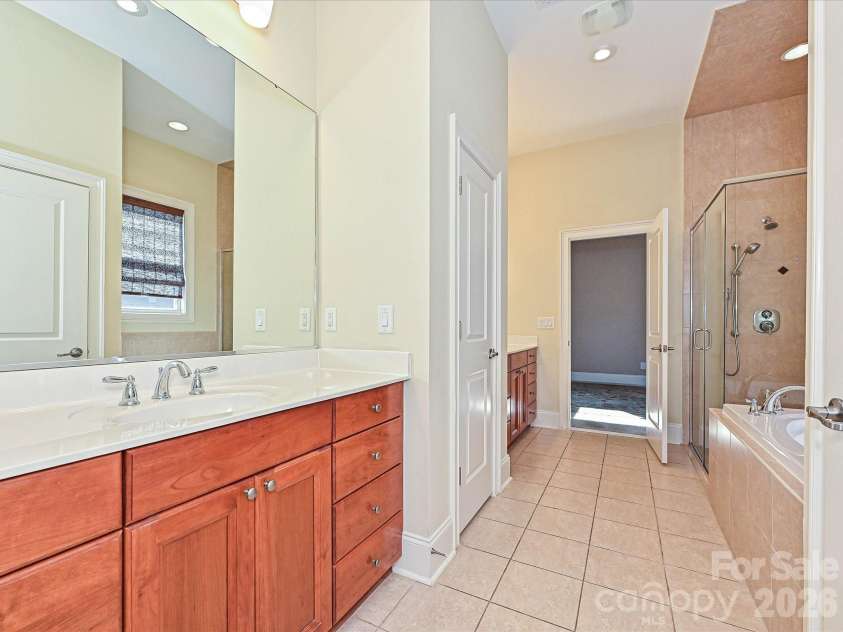21816 Chapel Way, Cornelius, NC 28031.  MLS# CAR4400108, YatesRealty ID 37244. Large Primary Bathroom with two sinks, a large soaking tub, and walk-in, tiled shower